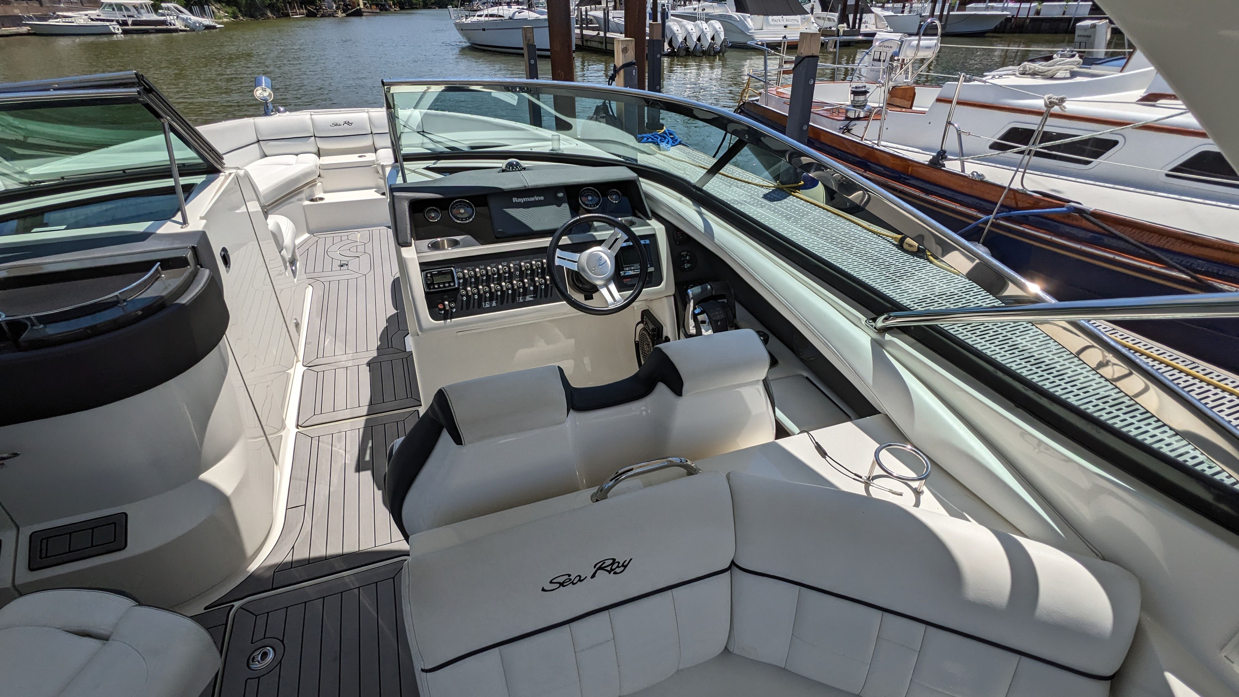 Slide: The Image of Sea Ray 350 SLX 2015 - 13