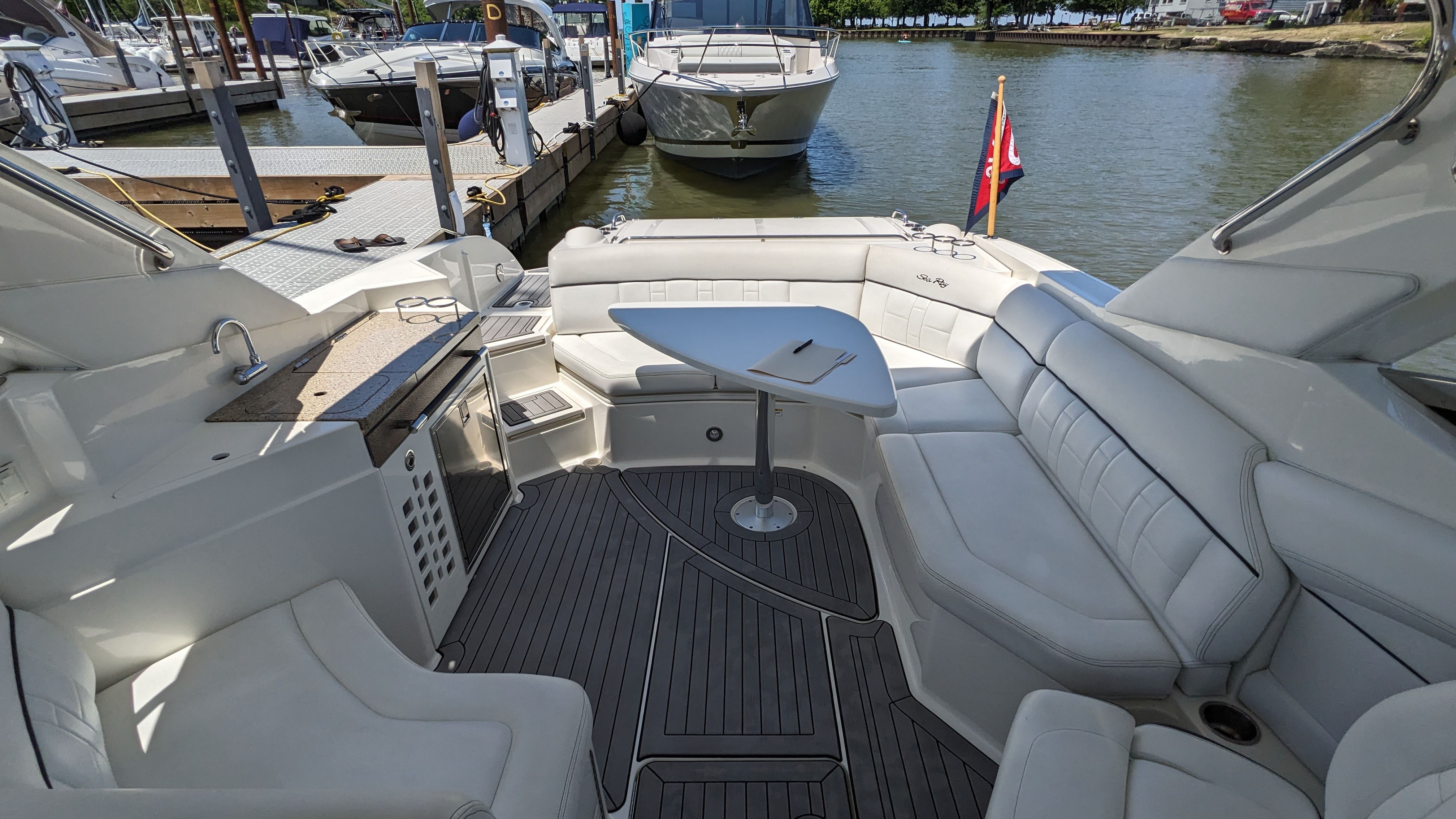 Slide: The Image of Sea Ray 350 SLX 2015 - 14