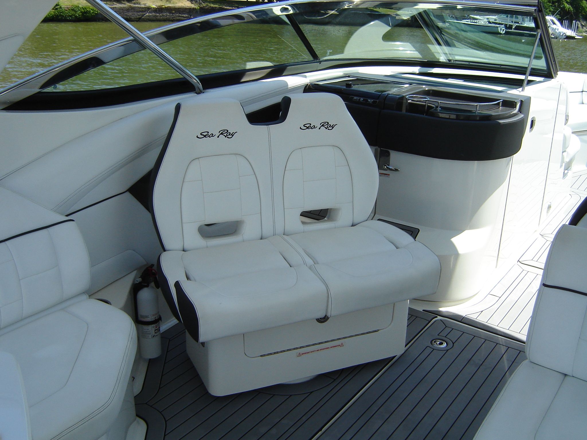 Slide: The Image of Sea Ray 350 SLX 2015 - 15