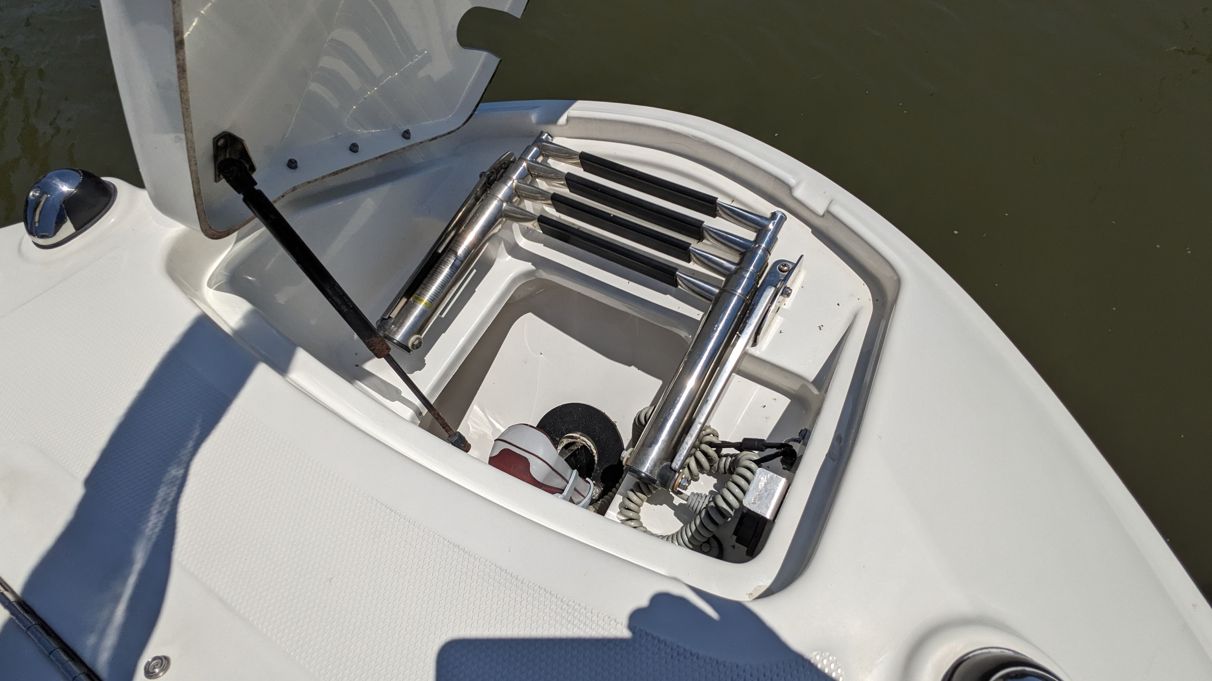 Slide: The Image of Sea Ray 350 SLX 2015 - 18
