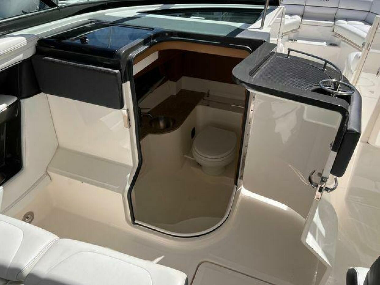 Slide: The Image of Sea Ray 350 SLX 2015 - 4338632