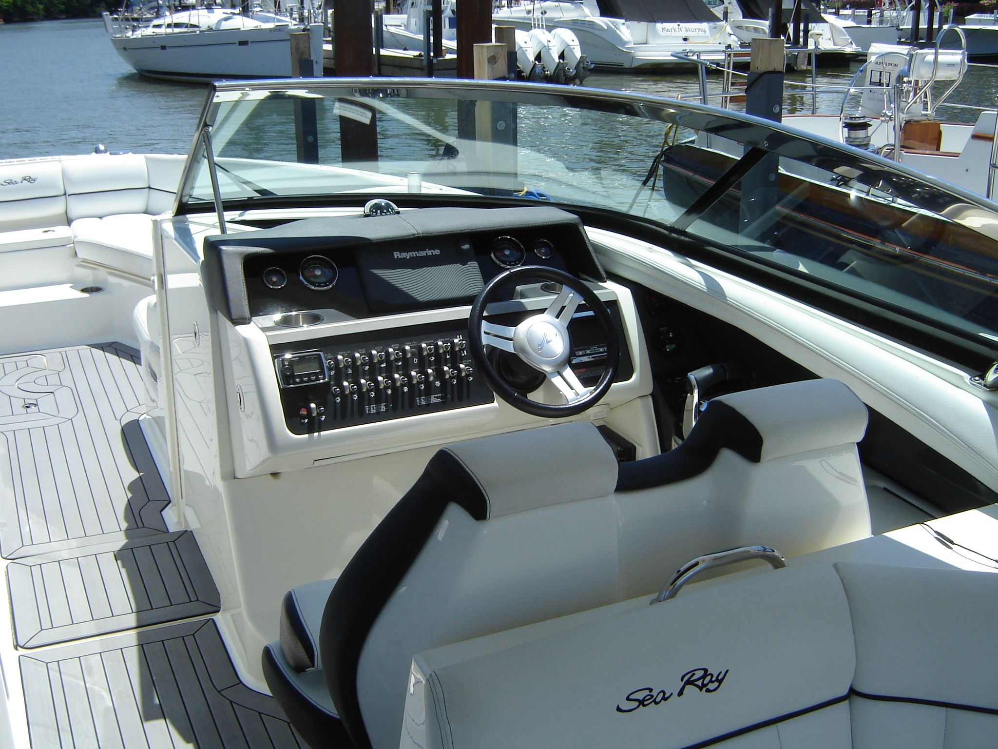 Slide: The Image of Sea Ray 350 SLX 2015 - 21