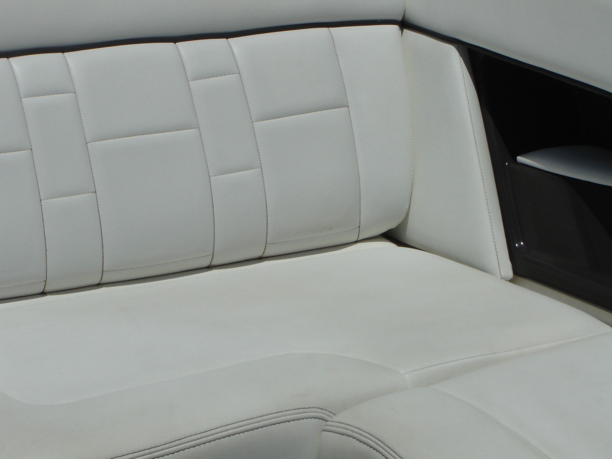 Slide: The Image of Sea Ray 350 SLX 2015 - 29