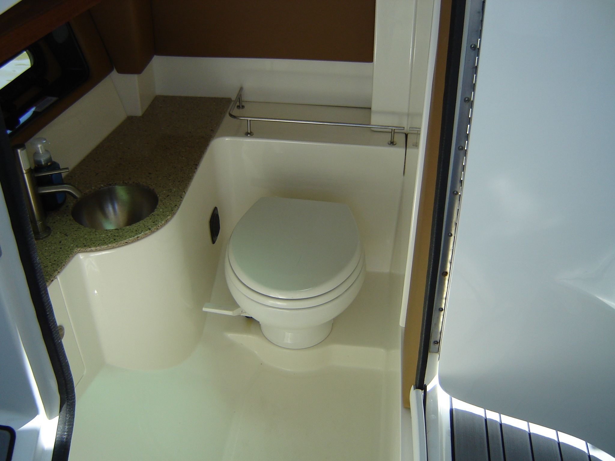 Slide: The Image of Sea Ray 350 SLX 2015 - 31