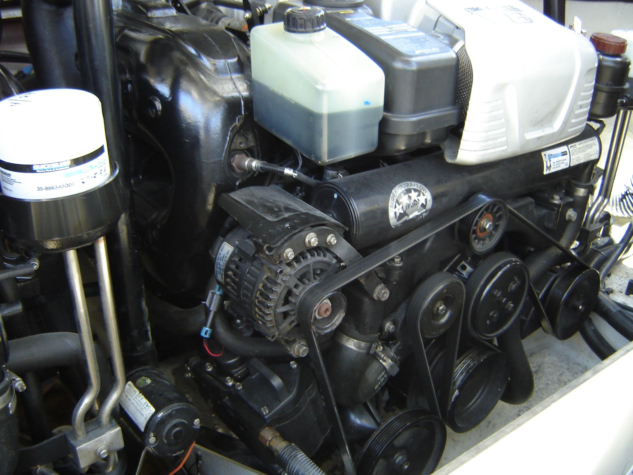 Slide: The Image of Sea Ray 350 SLX 2015 - 35