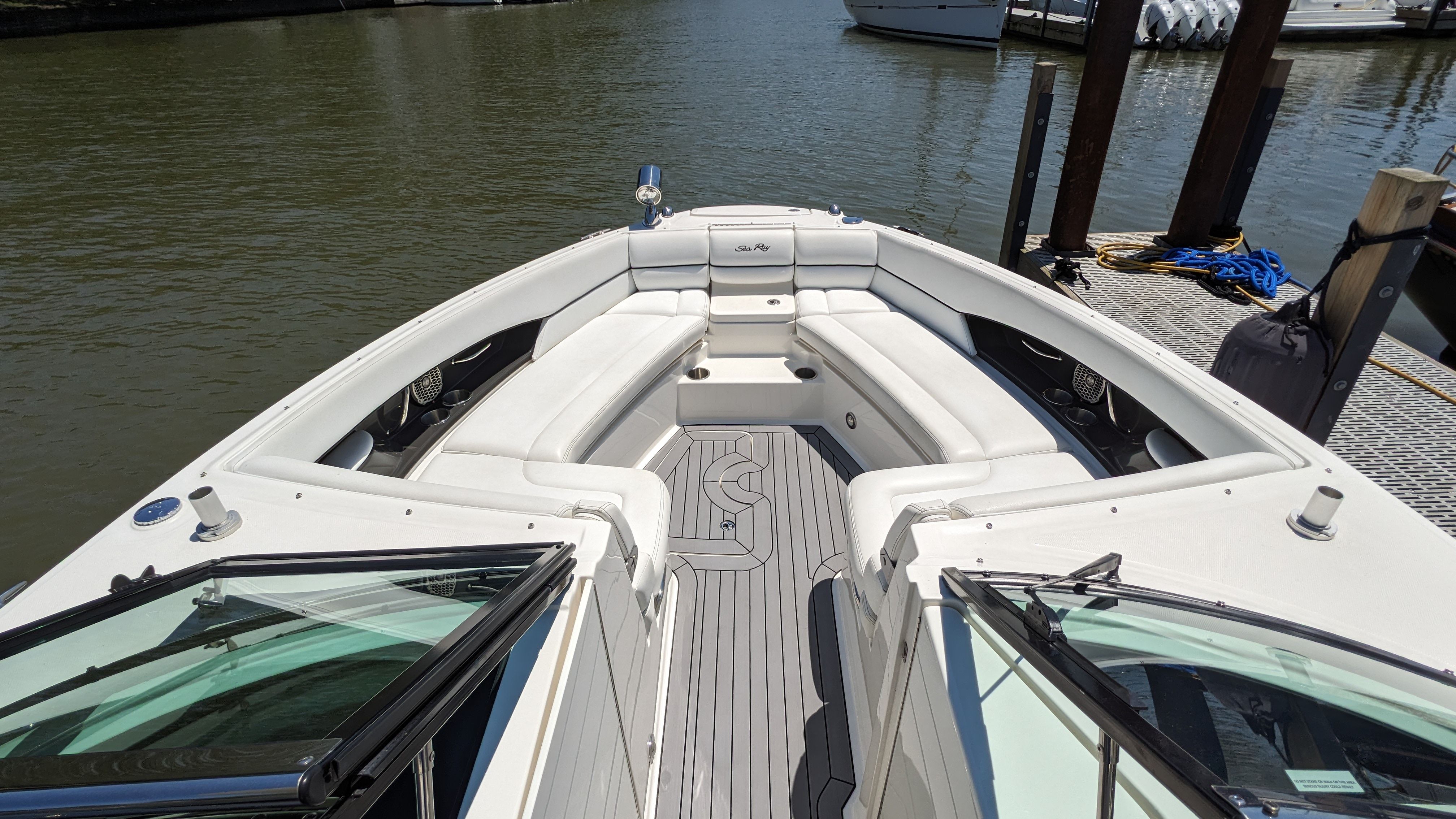Slide: The Image of Sea Ray 350 SLX 2015 - 4