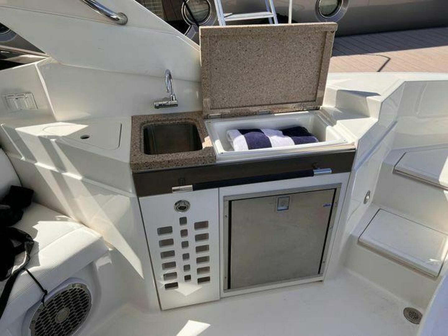 Slide: The Image of Sea Ray 350 SLX 2015 - 4338626