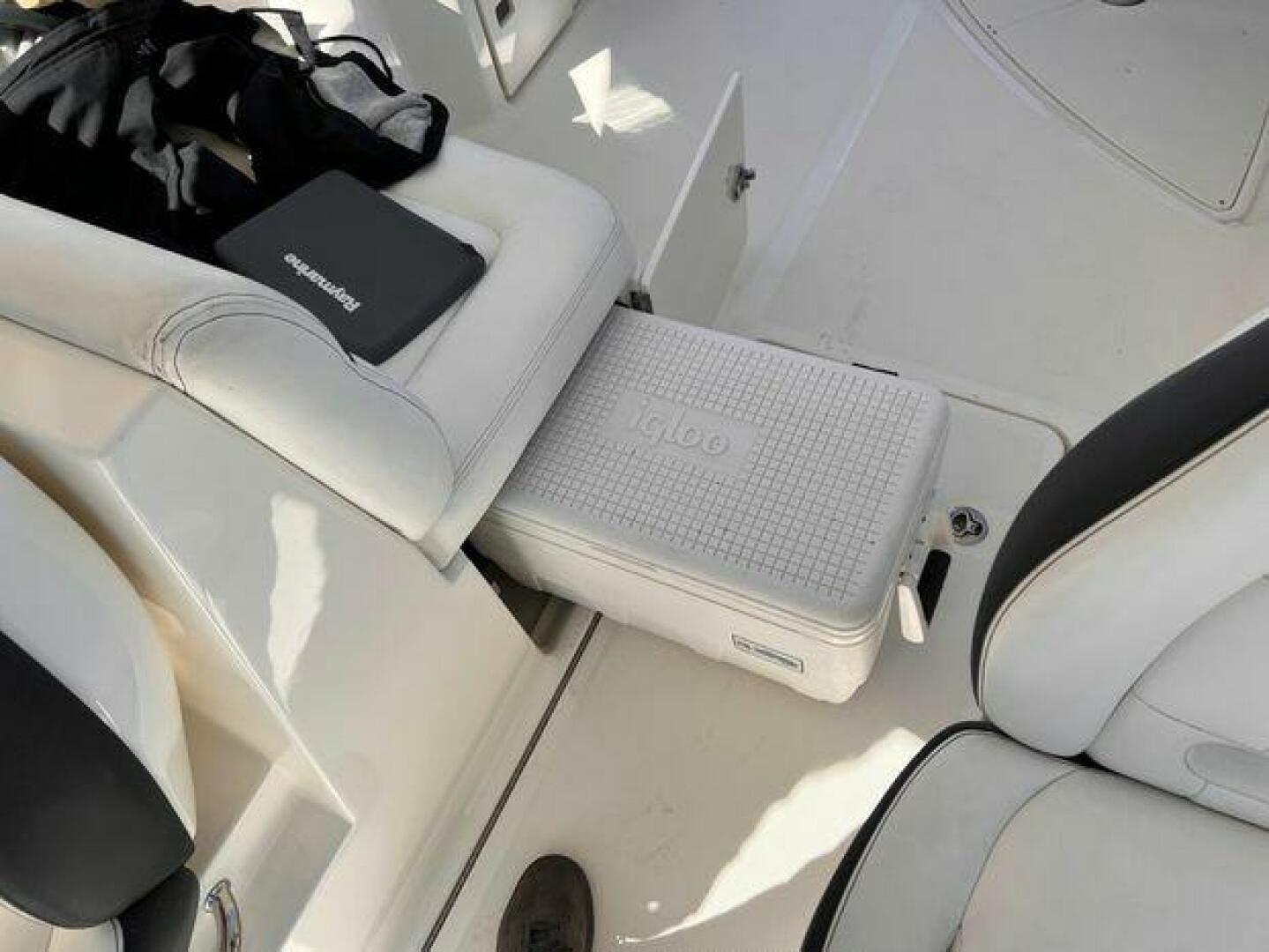 Slide: The Image of Sea Ray 350 SLX 2015 - 4338640