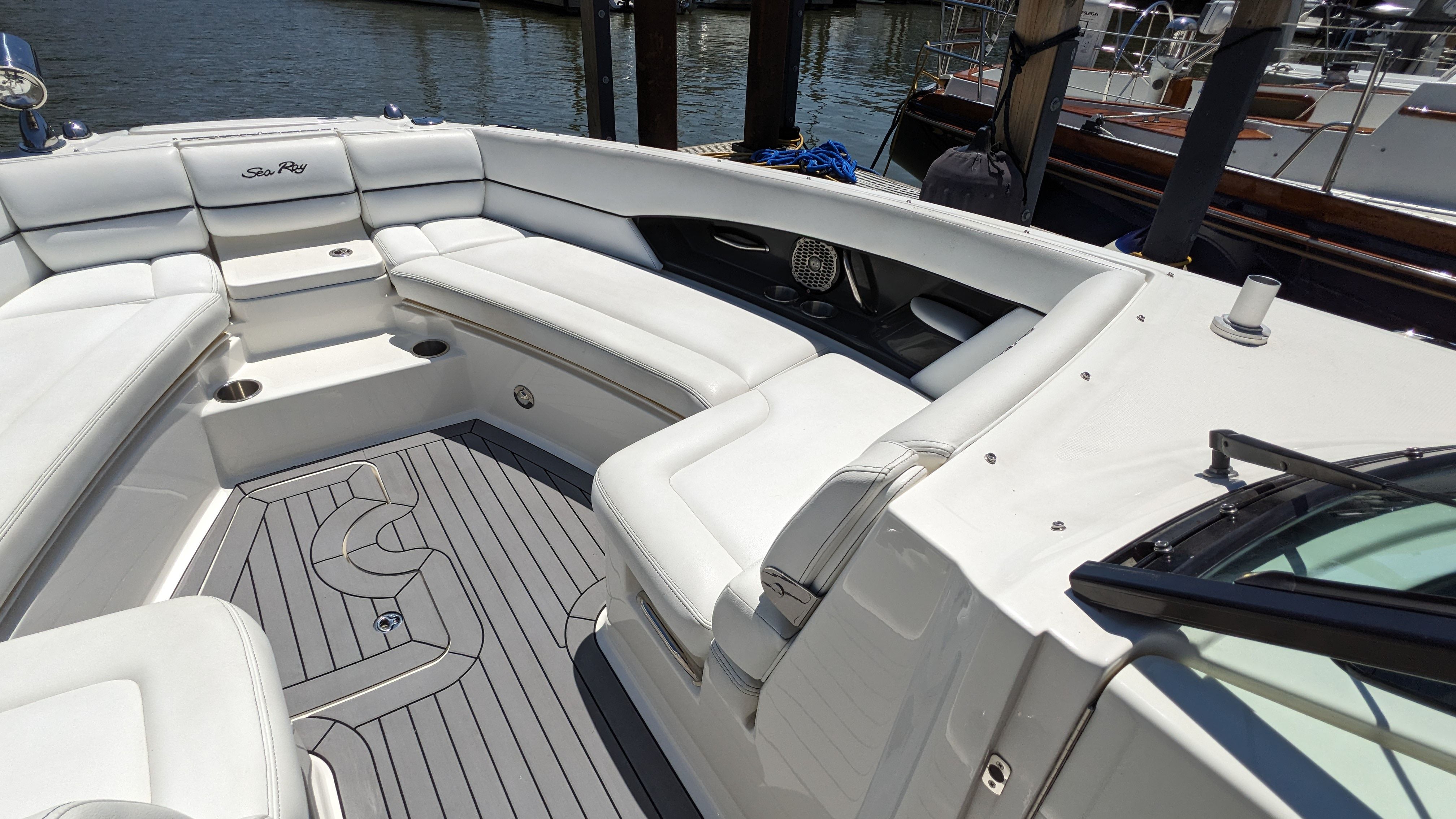 Slide: The Image of Sea Ray 350 SLX 2015 - 6