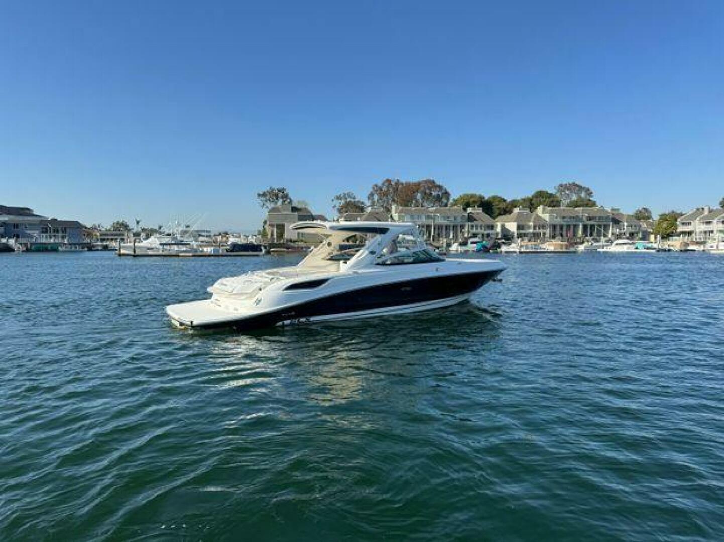 Slide: The Image of Sea Ray 350 SLX 2015 - 4338619