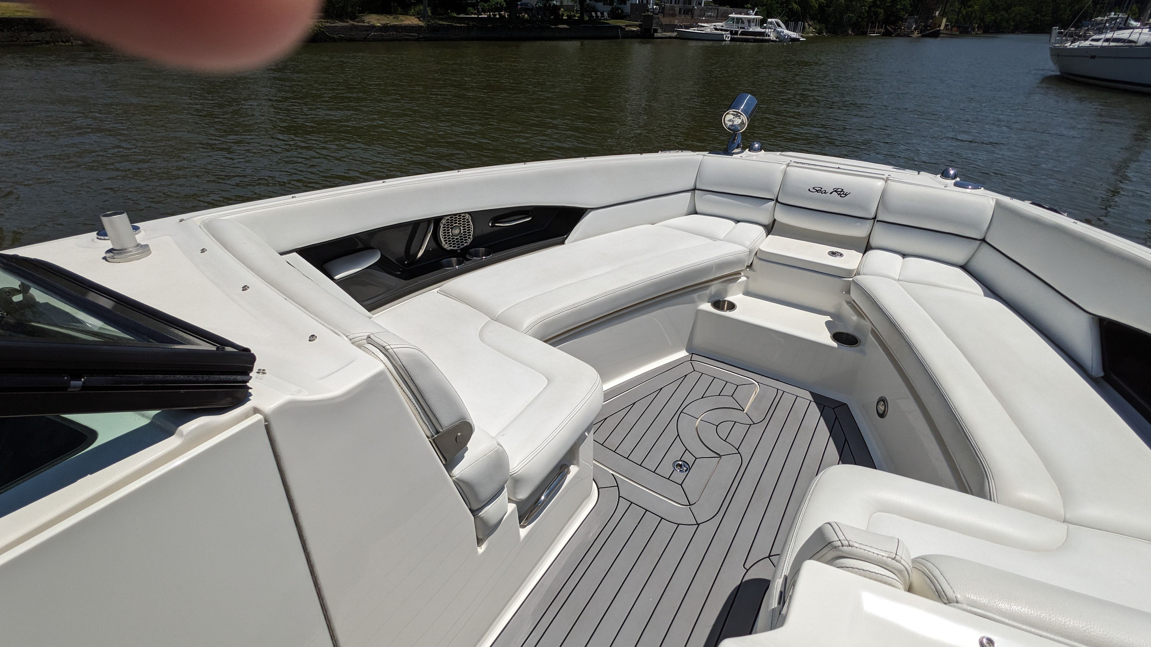 Slide: The Image of Sea Ray 350 SLX 2015 - 9
