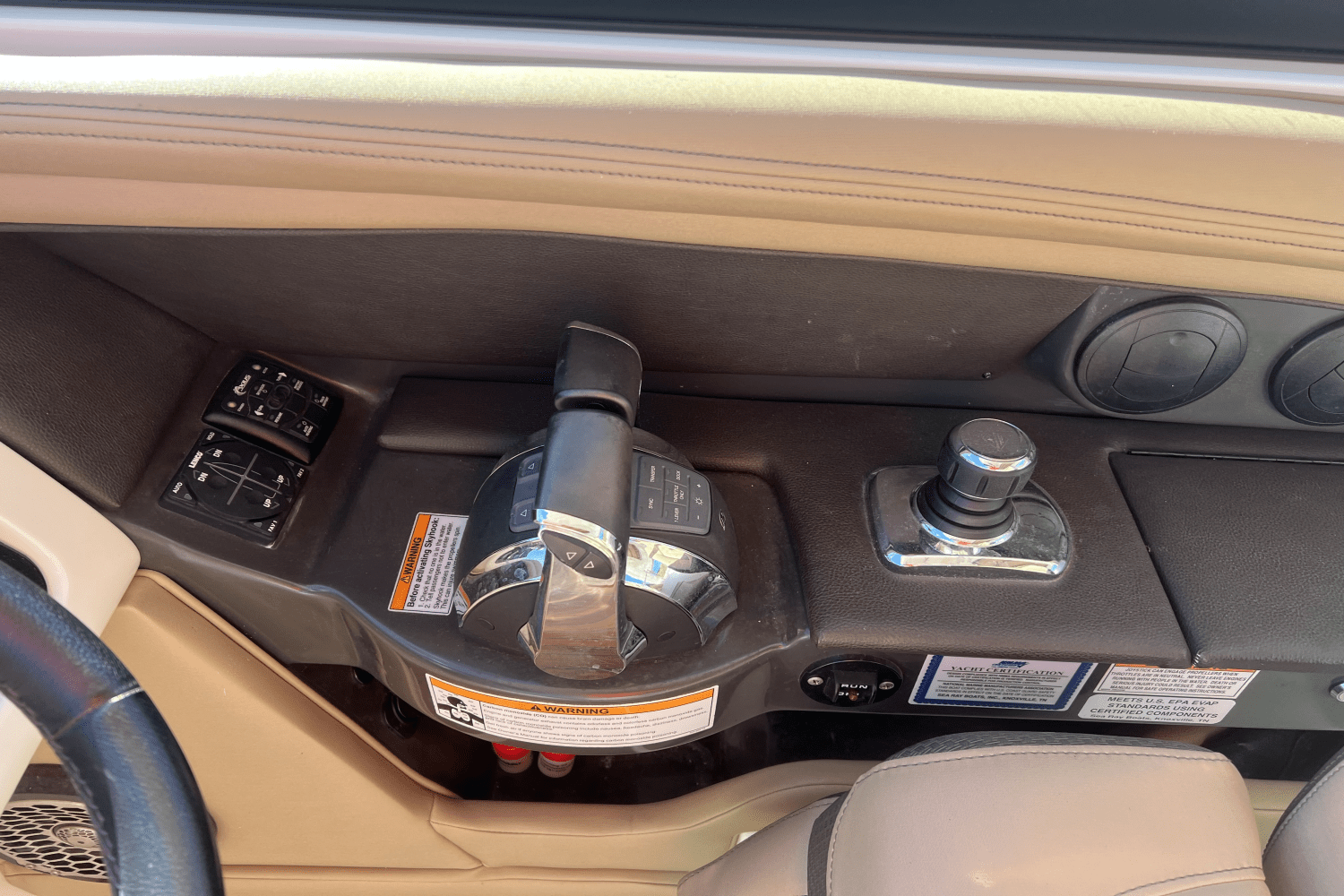 Slide: The Image of Sea Ray 350 SLX 2016 - 10