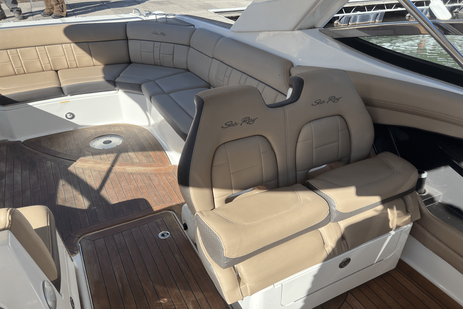 Slide: The Image of Sea Ray 350 SLX 2016 - 11