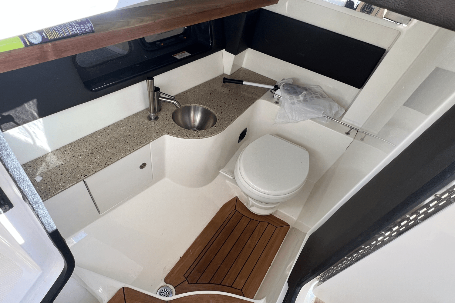 Slide: The Image of Sea Ray 350 SLX 2016 - 14