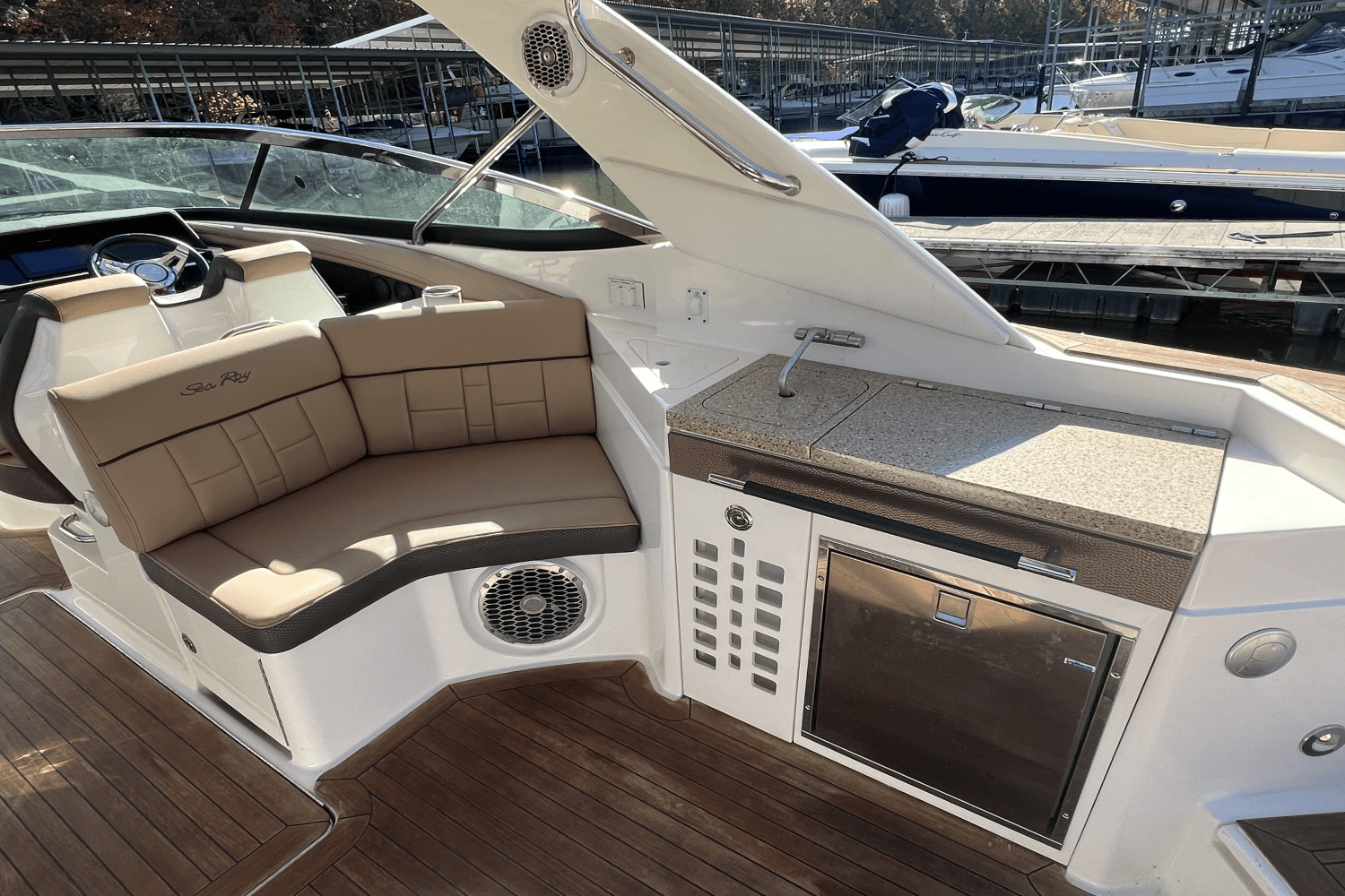 Slide: The Image of Sea Ray 350 SLX 2016 - 16