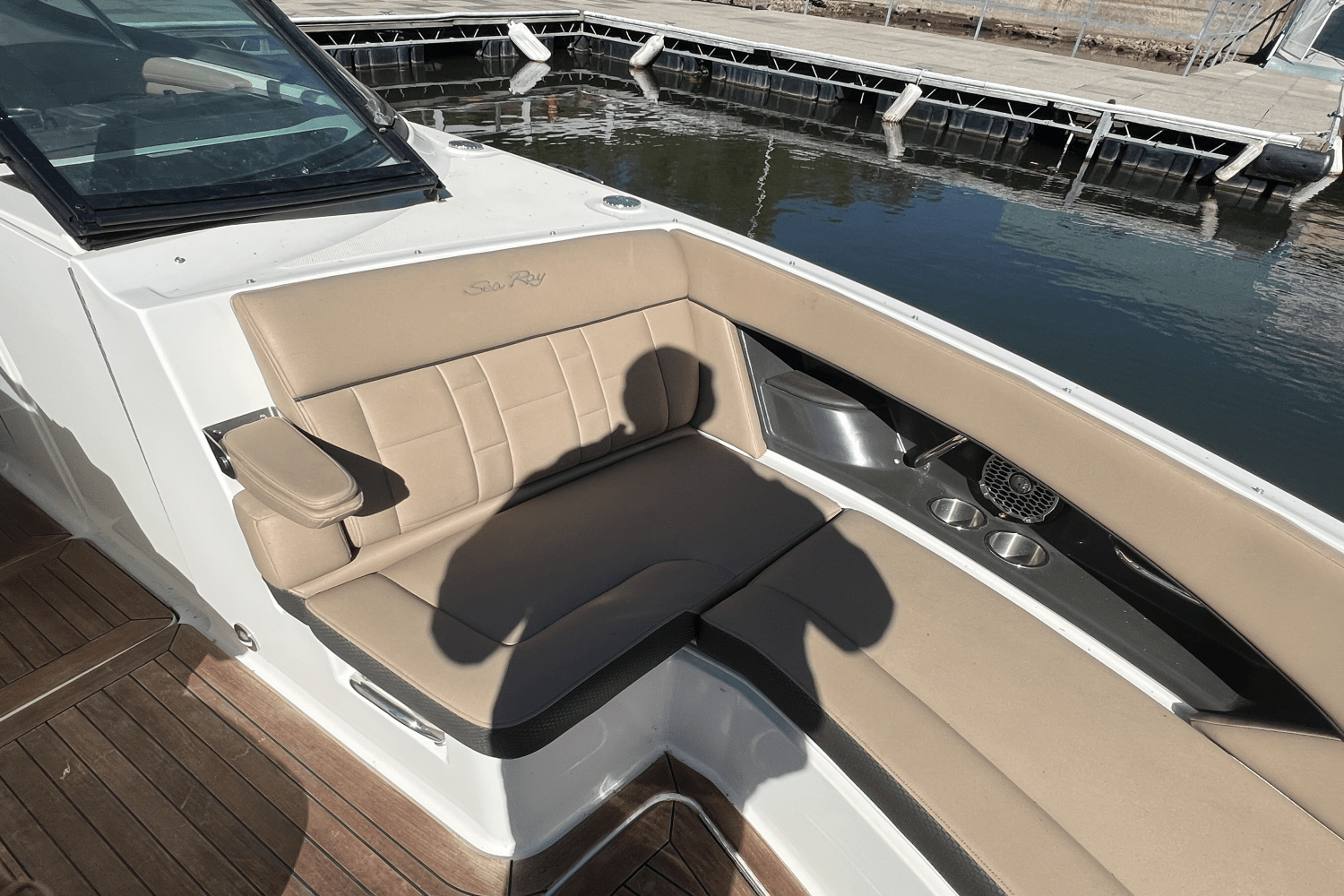 Slide: The Image of Sea Ray 350 SLX 2016 - 18