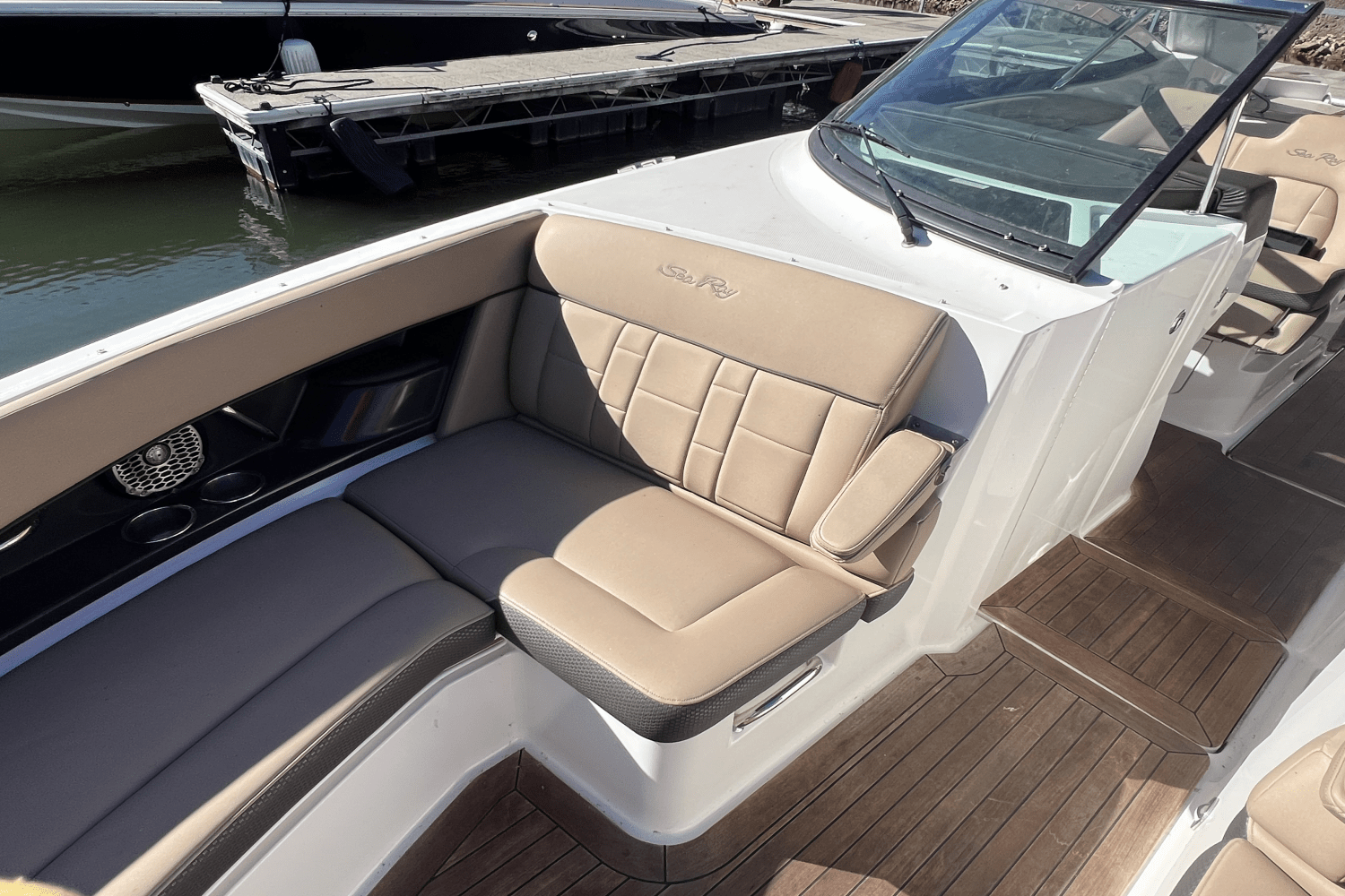 Slide: The Image of Sea Ray 350 SLX 2016 - 19