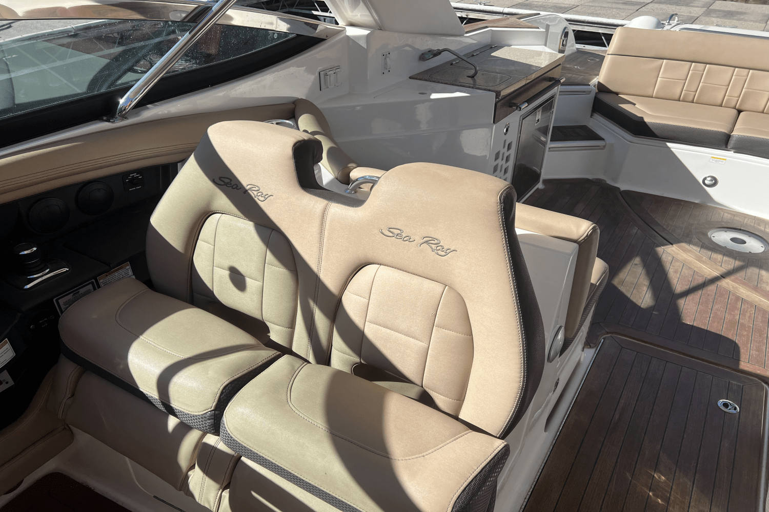 Slide: The Image of Sea Ray 350 SLX 2016 - 9