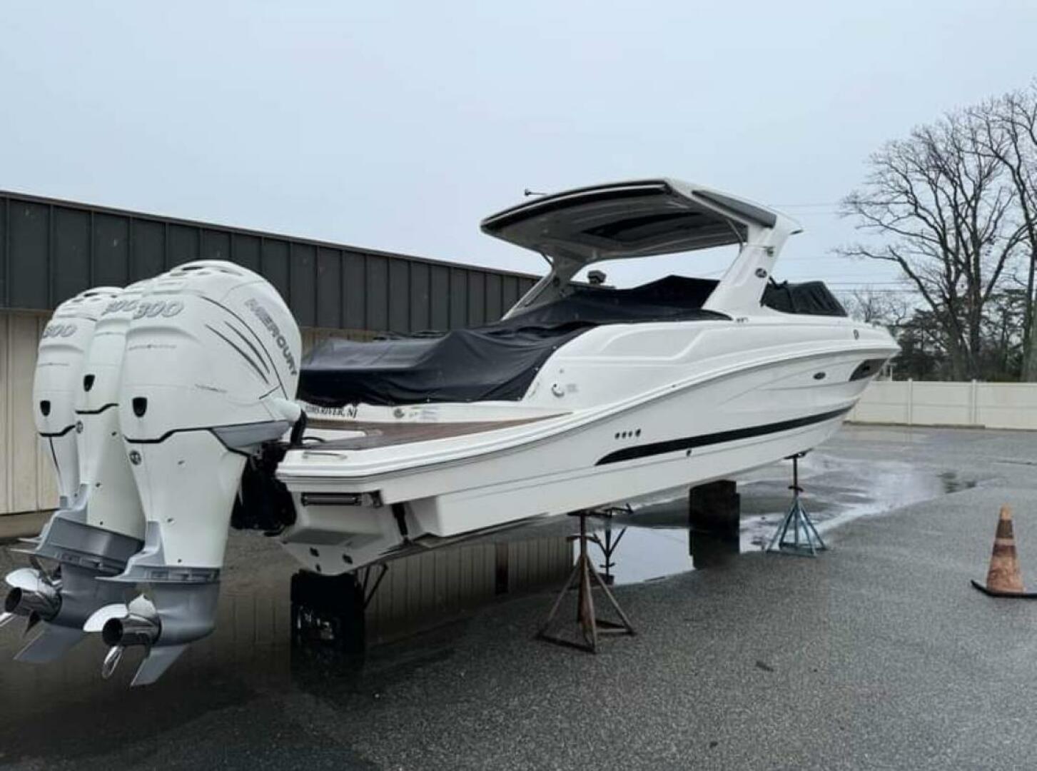 Slide: The Image of Sea Ray 350 SLX 2018 - 5109266