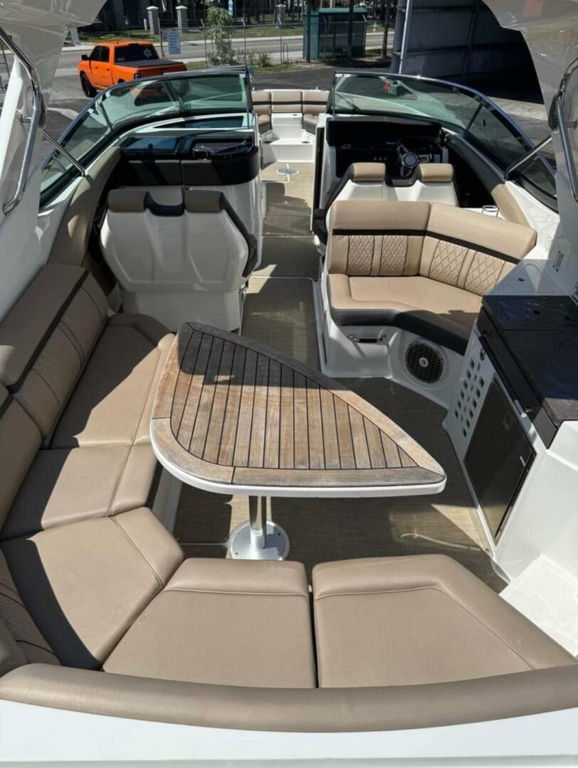 Slide: The Image of Sea Ray 350 SLX 2018 - 5109273