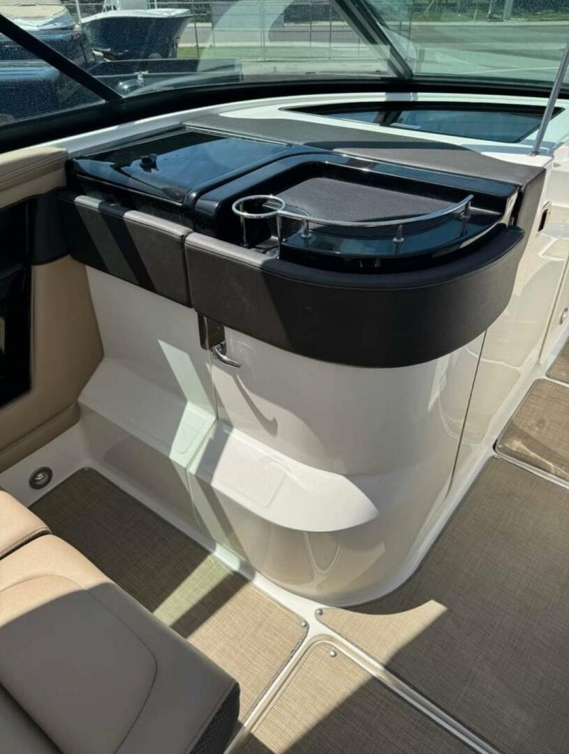 Slide: The Image of Sea Ray 350 SLX 2018 - 5109275