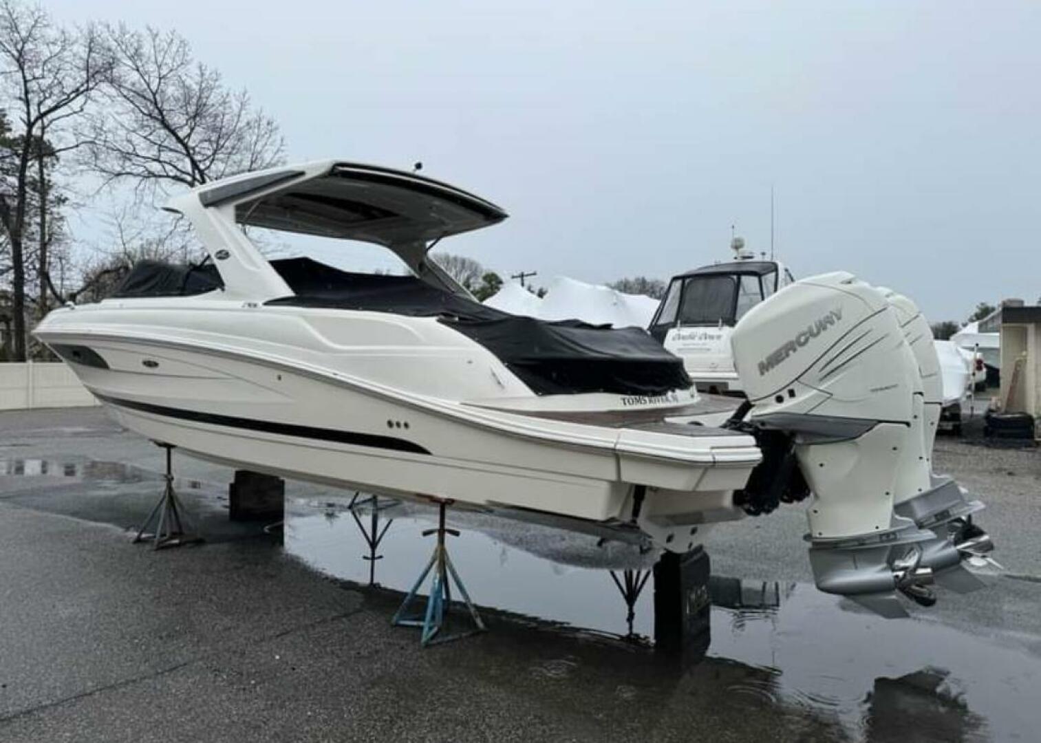 Slide: The Image of Sea Ray 350 SLX 2018 - 5109264