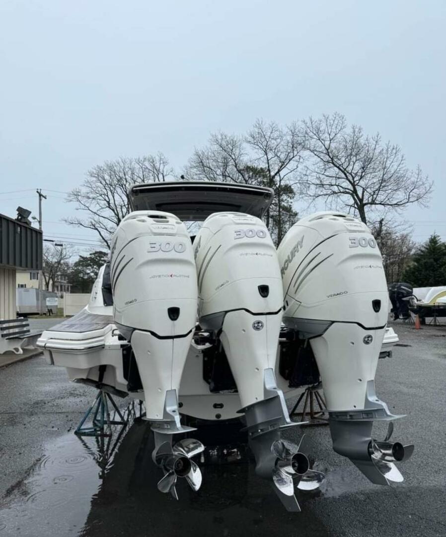 Slide: The Image of Sea Ray 350 SLX 2018 - 5109267