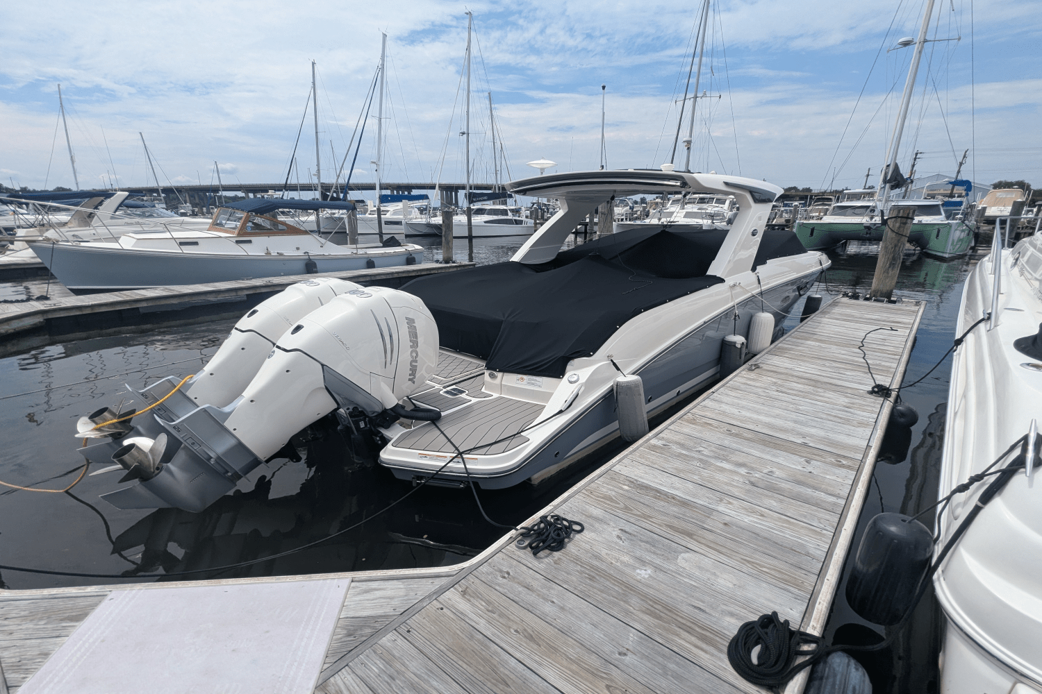 Slide: The Image of Sea Ray 350 SLX 2023 - 0