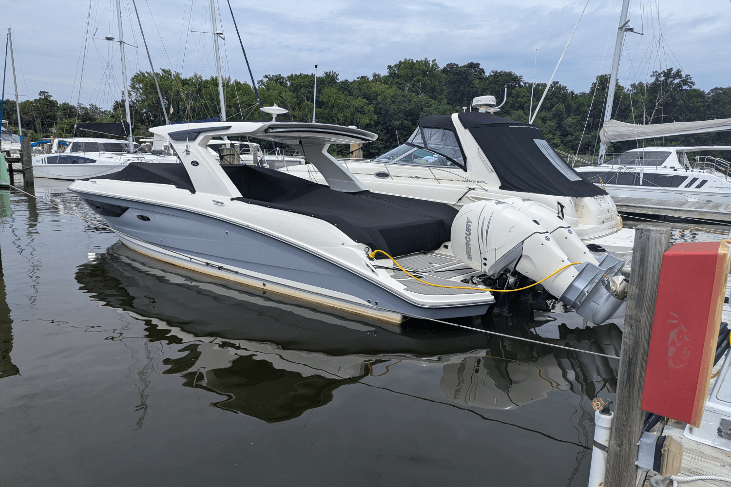 Slide: The Image of Sea Ray 350 SLX 2023 - 1