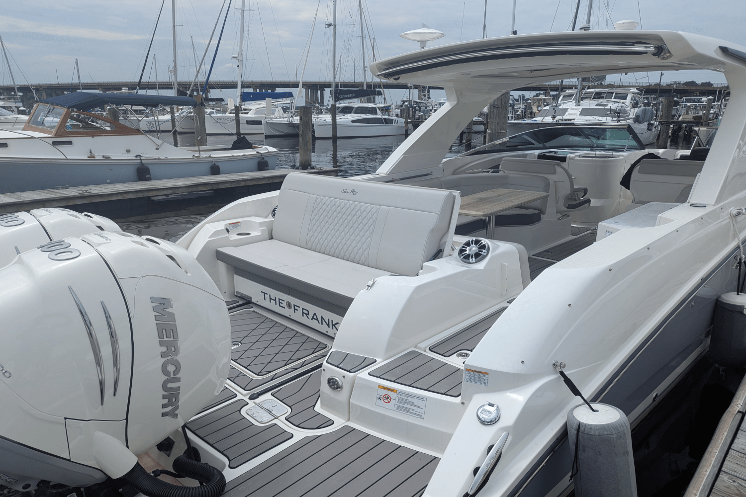 Slide: The Image of Sea Ray 350 SLX 2023 - 27