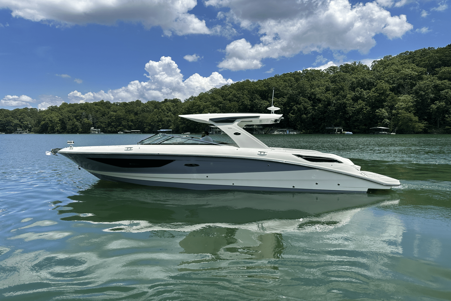 Slide: The Image of Sea Ray 350SLX 2026 - 0