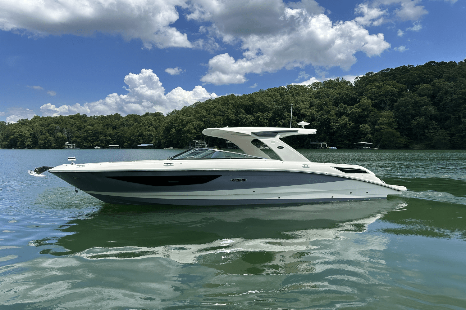 Slide: The Image of Sea Ray 350SLX 2026 - 1