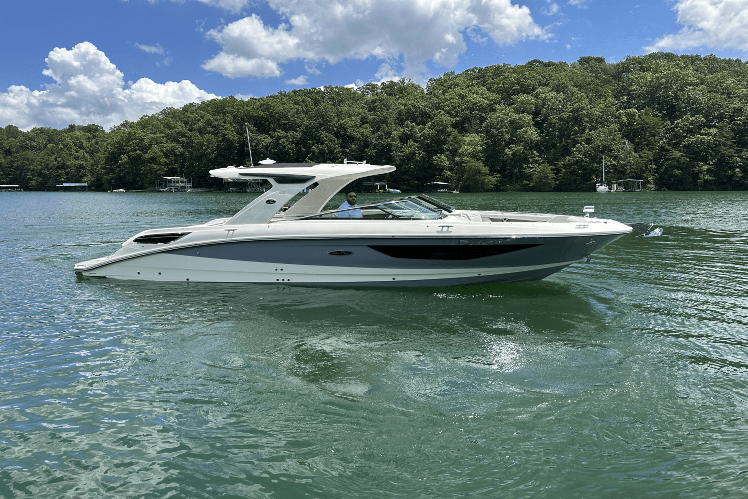 Slide: The Image of Sea Ray 350SLX 2026 - 11