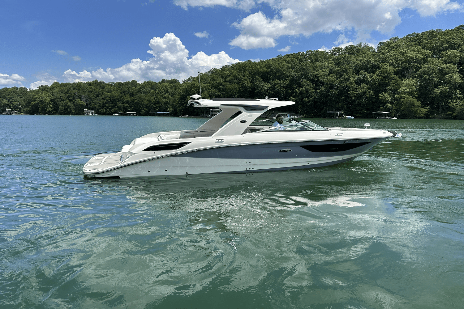 Slide: The Image of Sea Ray 350SLX 2026 - 14