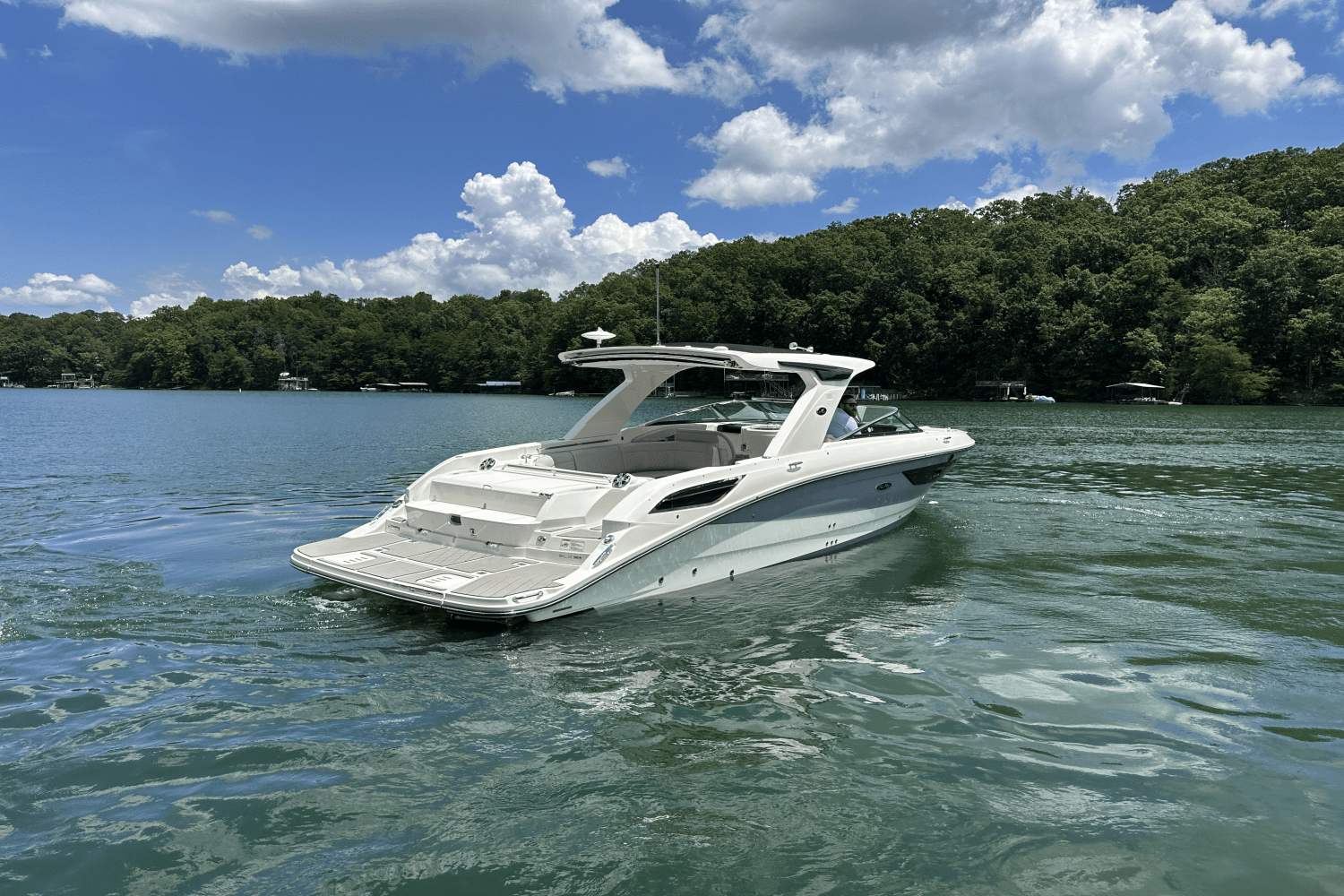Slide: The Image of Sea Ray 350SLX 2026 - 16
