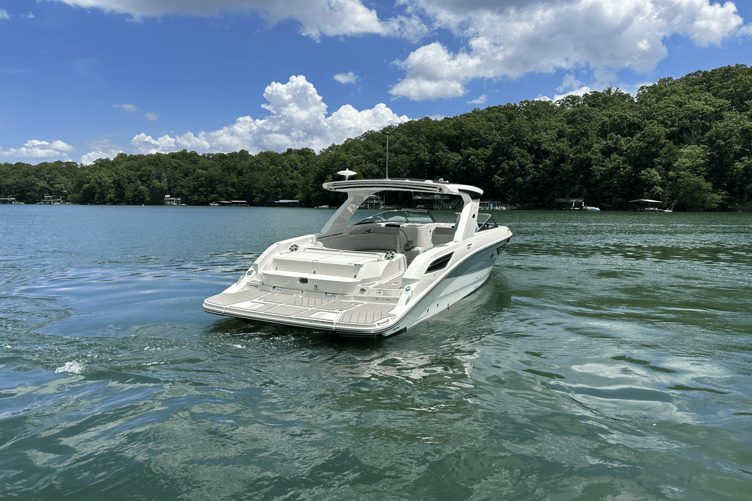 Slide: The Image of Sea Ray 350SLX 2026 - 17