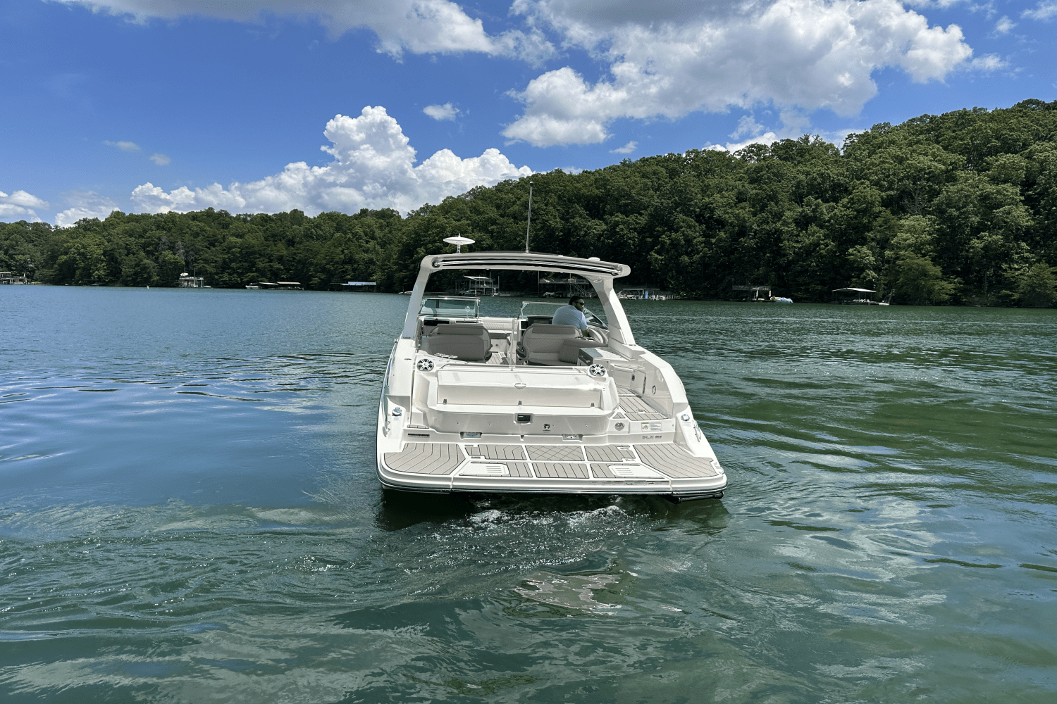 Slide: The Image of Sea Ray 350SLX 2026 - 19