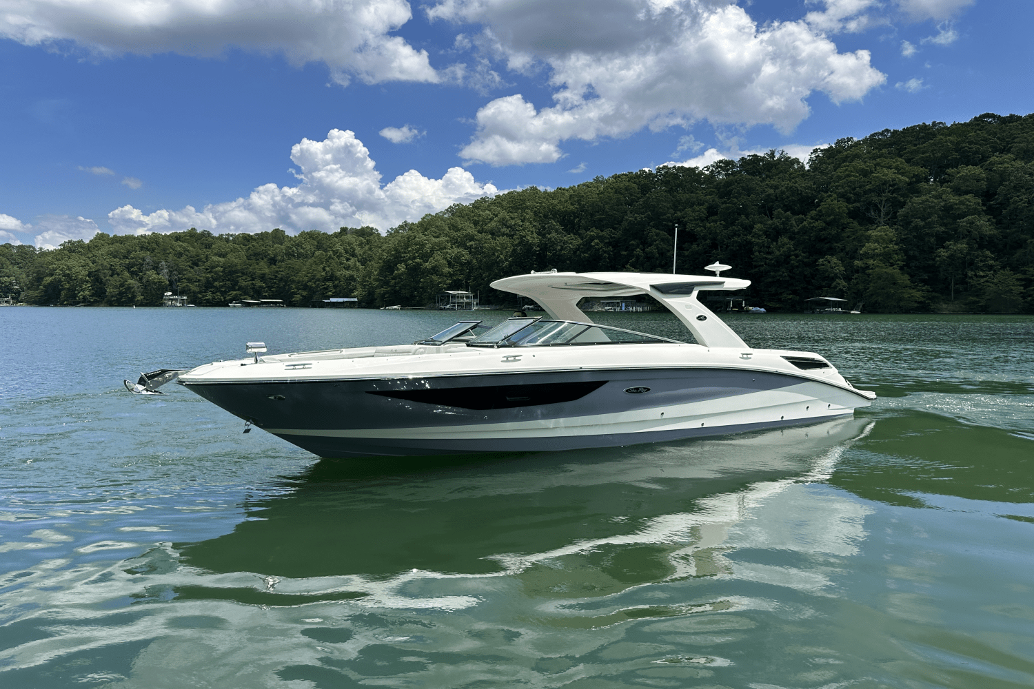 Slide: The Image of Sea Ray 350SLX 2026 - 2