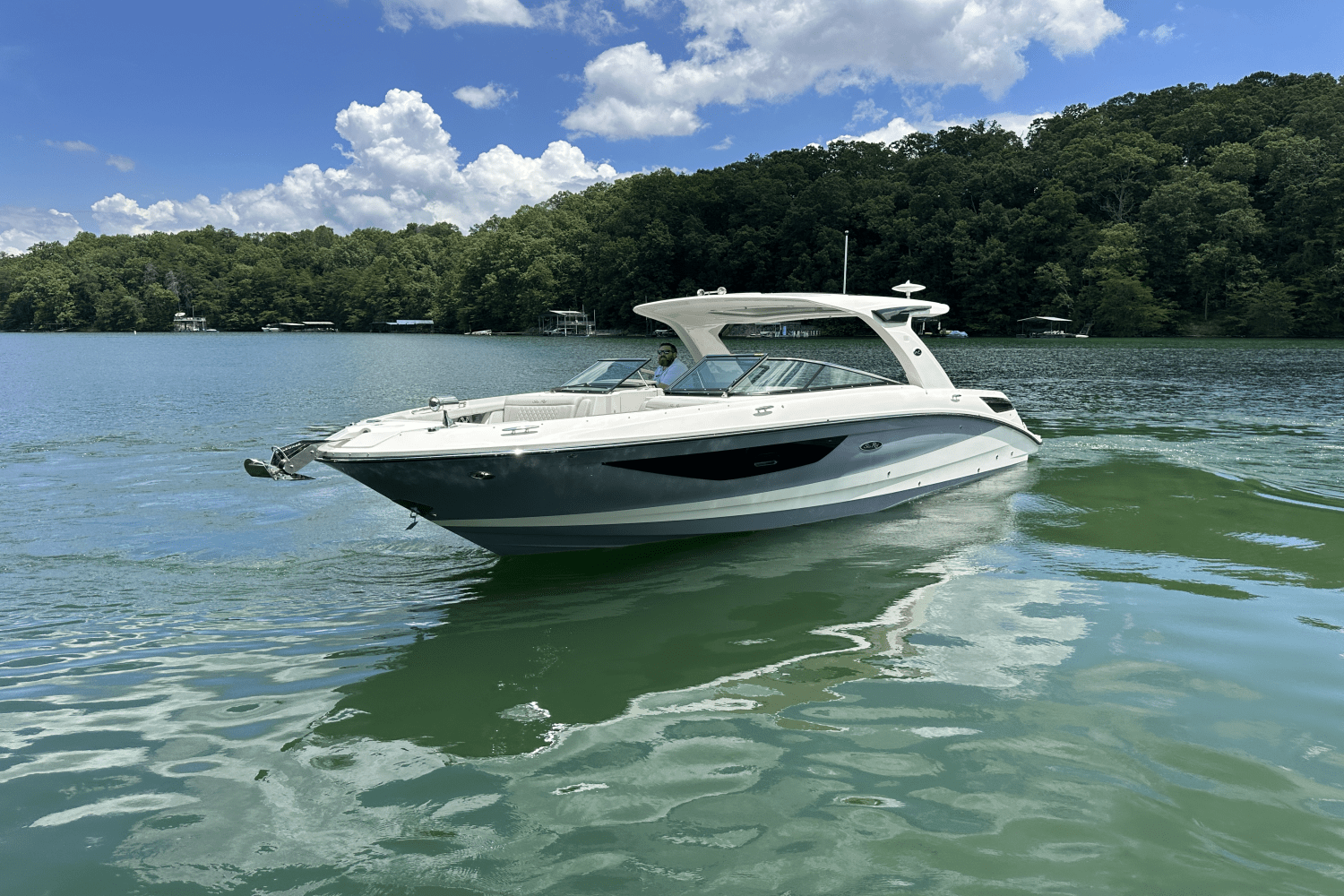 Slide: The Image of Sea Ray 350SLX 2026 - 3