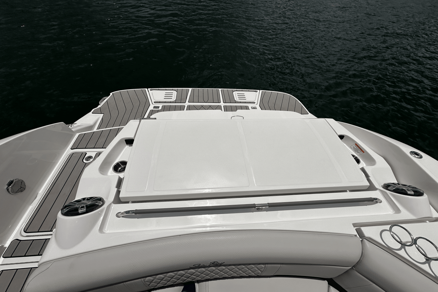 Slide: The Image of Sea Ray 350SLX 2026 - 35
