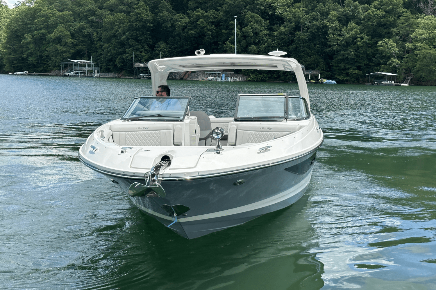 Slide: The Image of Sea Ray 350SLX 2026 - 4
