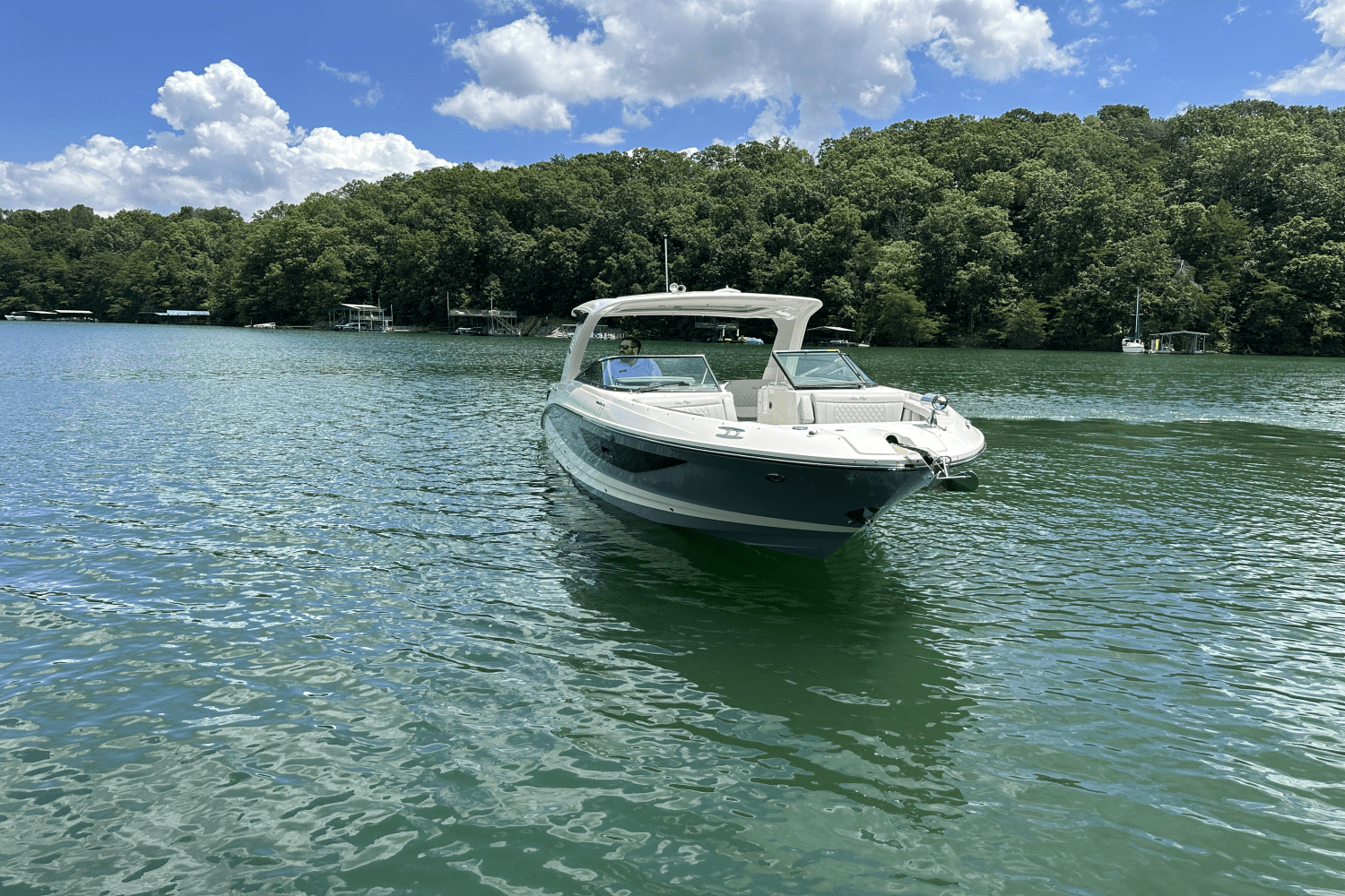 Slide: The Image of Sea Ray 350SLX 2026 - 8