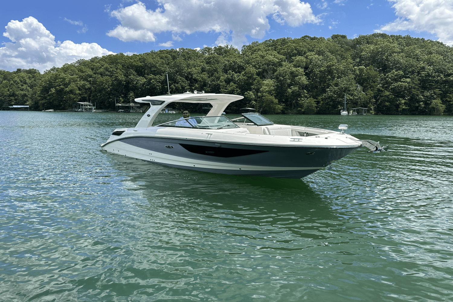 Slide: The Image of Sea Ray 350SLX 2026 - 9