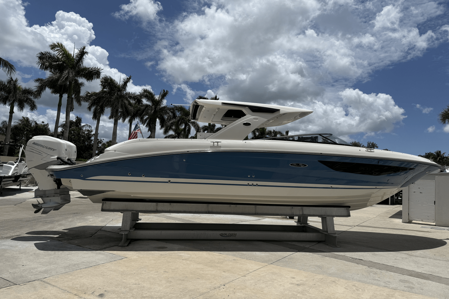 Slide: The Image of Sea Ray 350 SLX-OB 2023 - 1