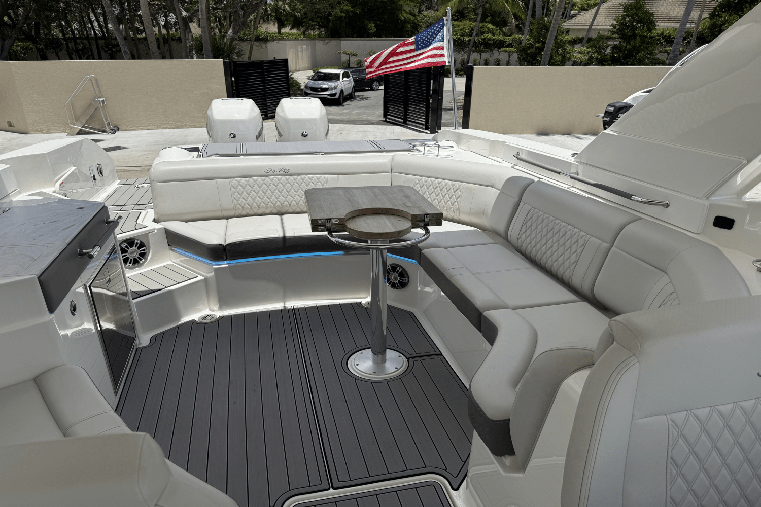 Slide: The Image of Sea Ray 350 SLX-OB 2023 - 13