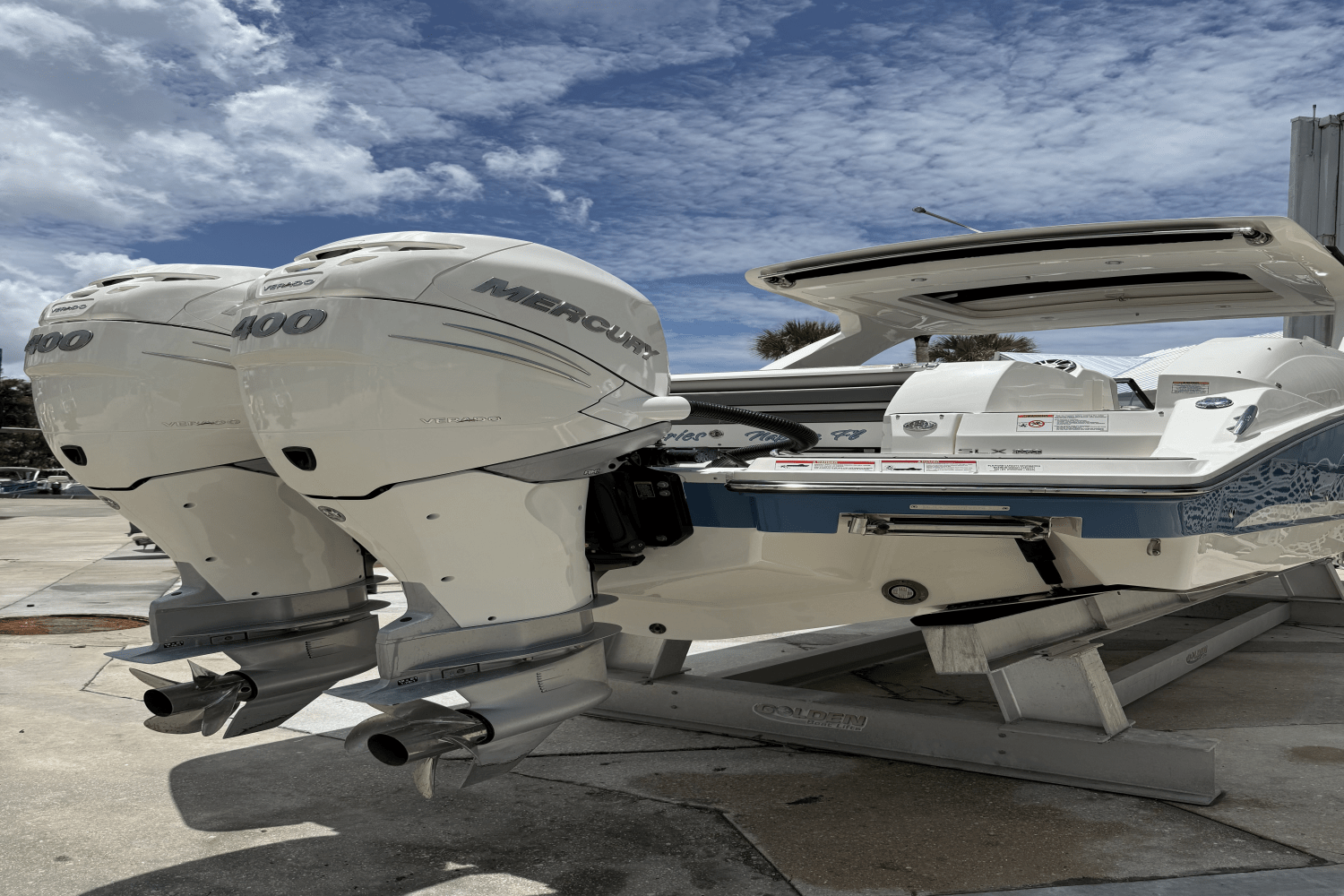 Slide: The Image of Sea Ray 350 SLX-OB 2023 - 25