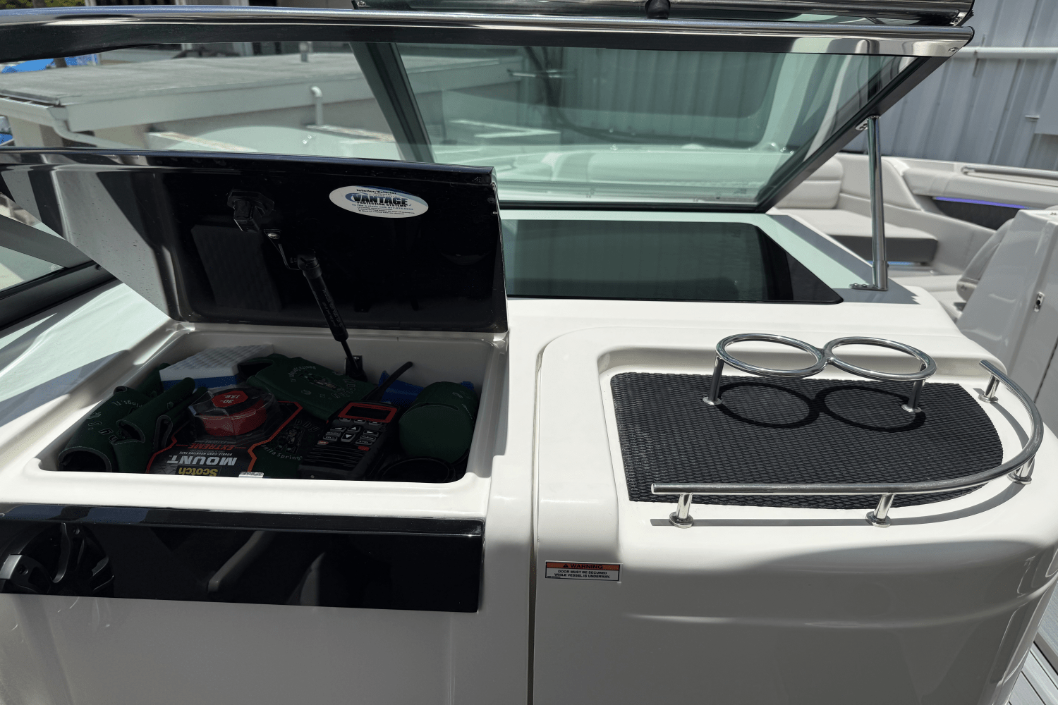 Slide: The Image of Sea Ray 350 SLX-OB 2023 - 28