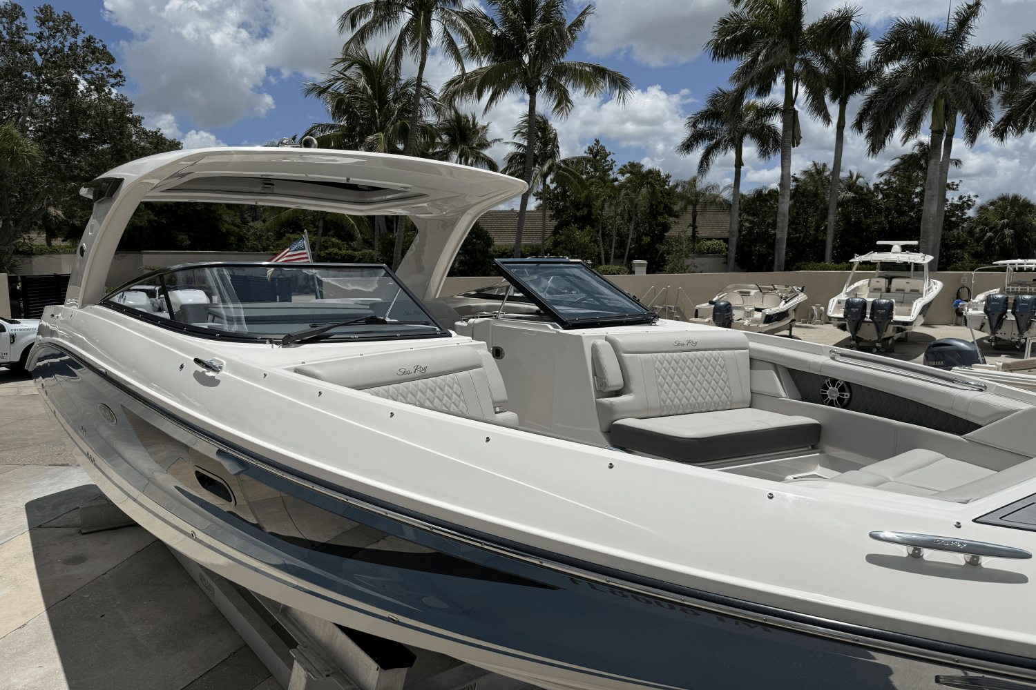 Slide: The Image of Sea Ray 350 SLX-OB 2023 - 5