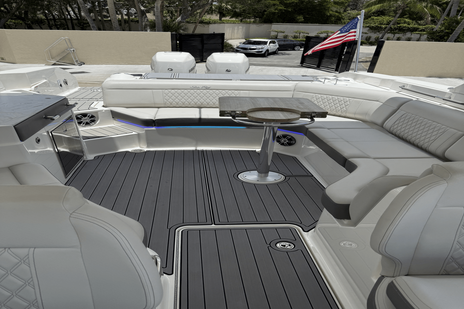 Slide: The Image of Sea Ray 350 SLX-OB 2023 - 8