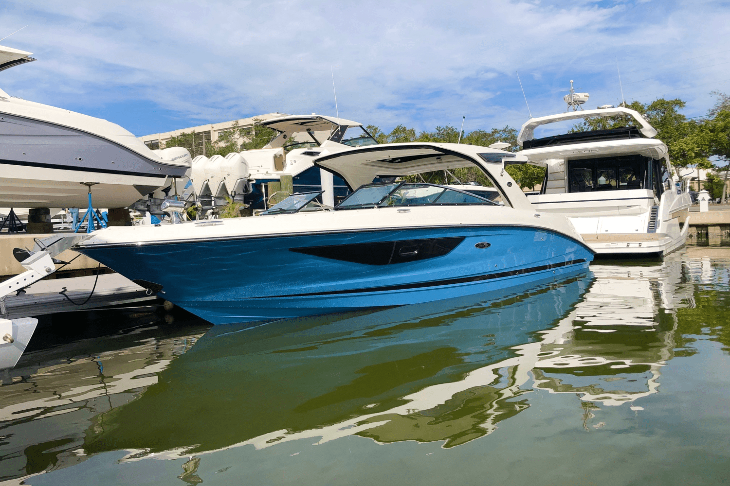 Slide: The Image of Sea Ray 350 SLX OB 2020 - 1